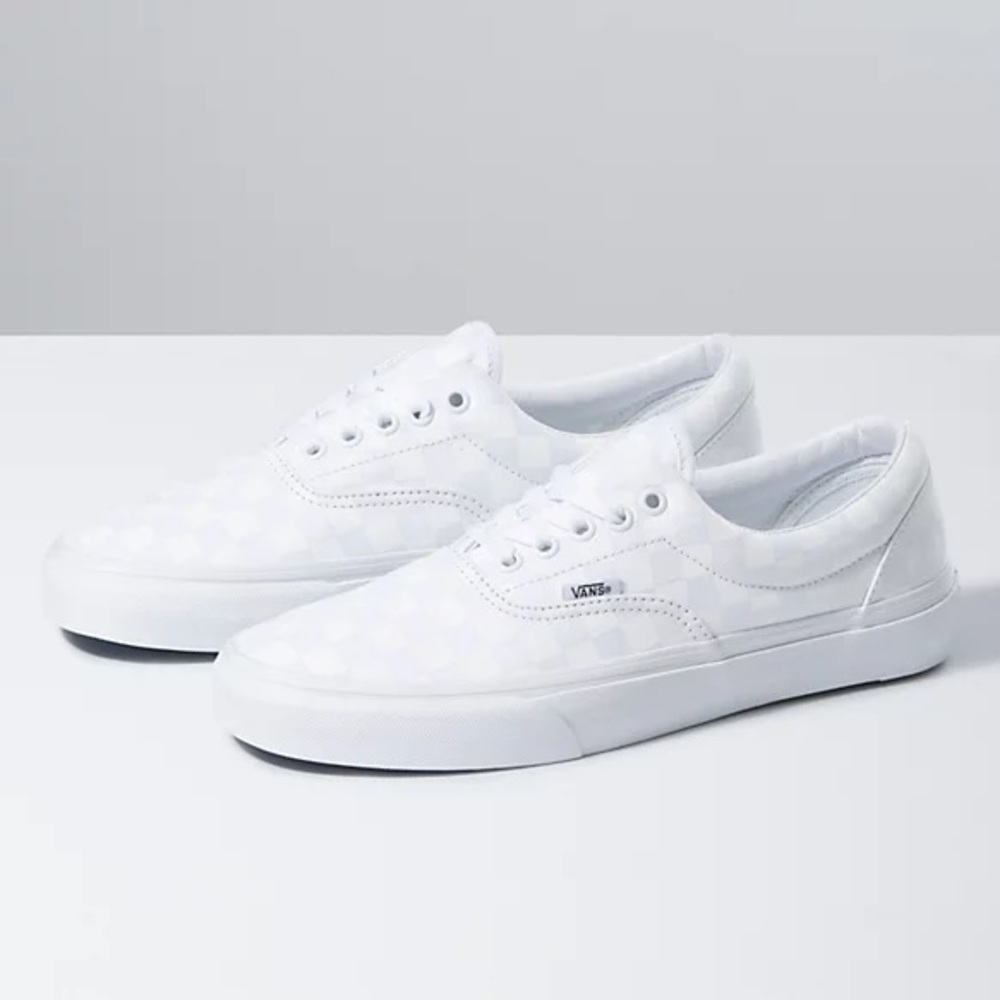 SOLD!! vans white on white checkerboard authentics